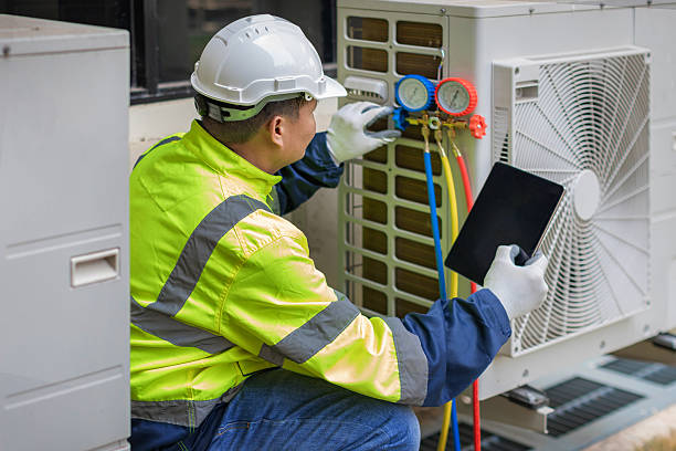 Professional Hvac technician working in Estacada, OR